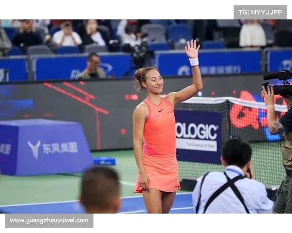 激烈对决网球赛决赛揭幕 王者之争引爆全场观众热情 激烈对决网球赛决赛揭幕 王者之争引爆全场观众热情